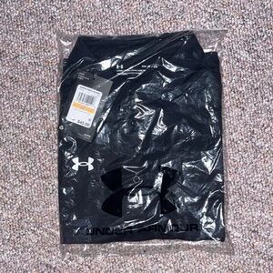 Women’s under armour short sleeve golf shirt. New with tags